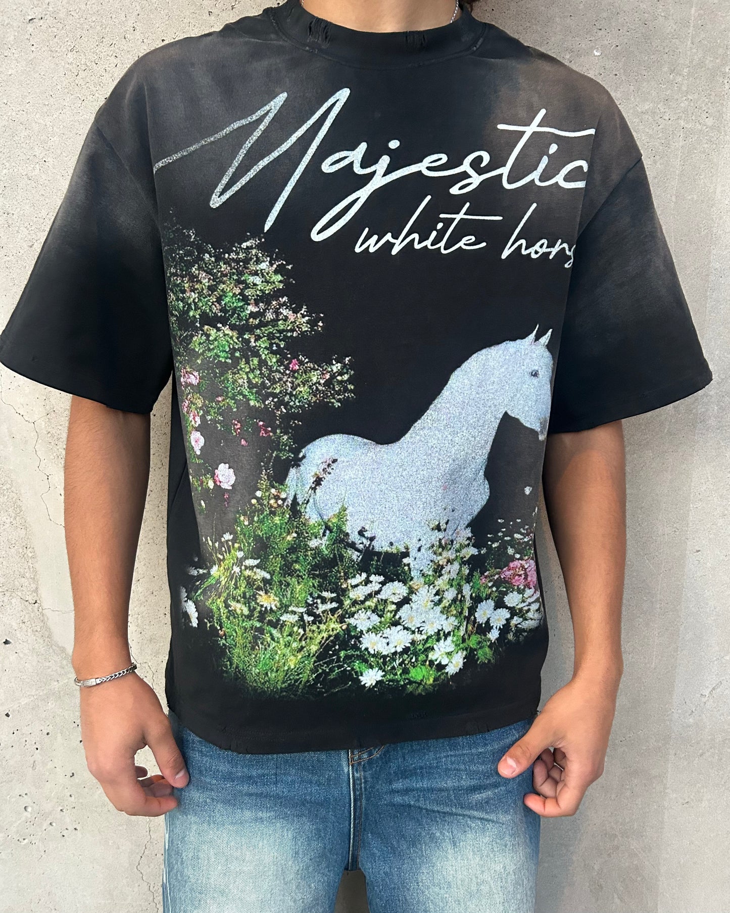 WHITE HORSE TEE